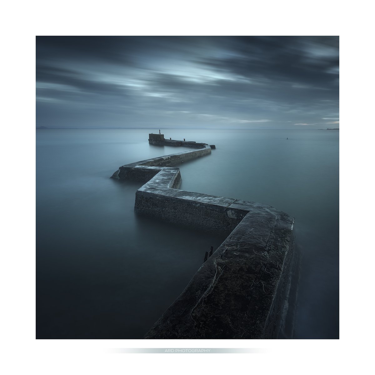 ST MONANS Last photo of the year from me. Took a trip to this iconic spot with @RichardFoxPhoto and @davidqueenan to get some fresh air, and with sunset and high-tide coinciding, maybe some decent wave action. But it wasn't to be .... so long exposure instead 🥴 HNY to all 🥳🥂