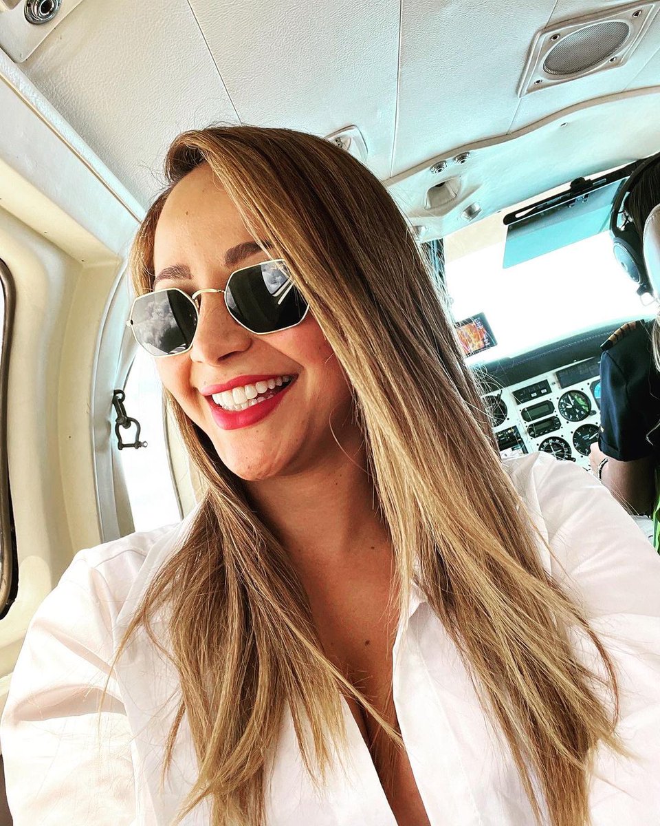 CovinFelissa's tweet image. El verdadero viaje de descubrimiento no es buscar nuevas tierras, sino mirarlas con nuevos ojos. (Voltaire) #blockchainpr #businesswoman #blockchaindevelopment #cryptomeetings #aroundtheworld #pr #knconnections