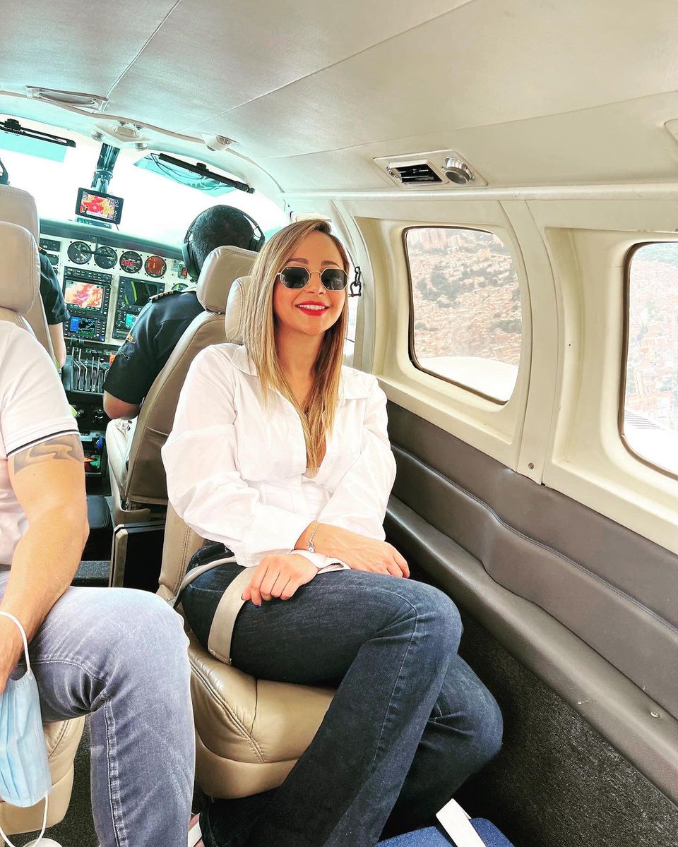 CovinFelissa's tweet image. El verdadero viaje de descubrimiento no es buscar nuevas tierras, sino mirarlas con nuevos ojos. (Voltaire) #blockchainpr #businesswoman #blockchaindevelopment #cryptomeetings #aroundtheworld #pr #knconnections