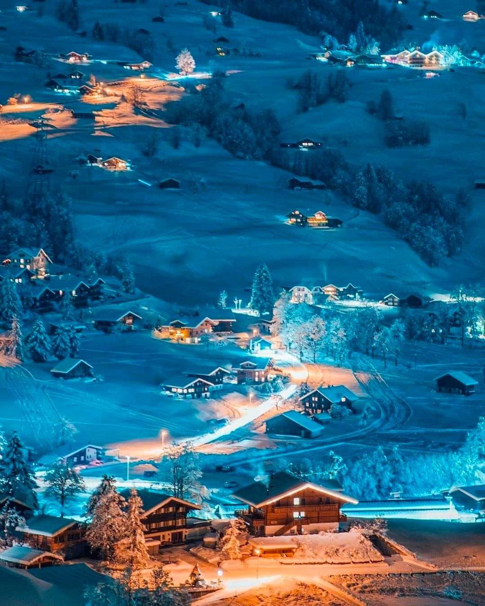 Blend into the winter night in the village of Grindelwald, Switzerland

#TravelTheWorld #HappyBirthdayTaehyung #Thalapathy68 #YoshiYoshiSHUADay #Viral_Video