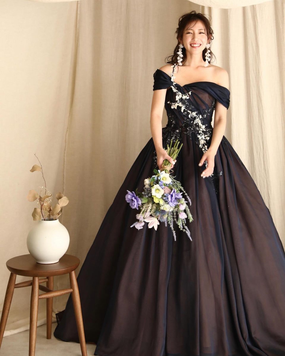 2023年もありがとうございました😊
.
.
今年は結婚式があったり引っ越したり
ハイトーンにしたり地元で野球したりと
怒涛の1年でした🍀
.
.
また来年もよろしくお願い致します🐲🤍
皆様にとっても素敵な年になりますように✨
.
.
.
#当たり前だけど 
#もうドレス着る機会
#ないんだね
#😱