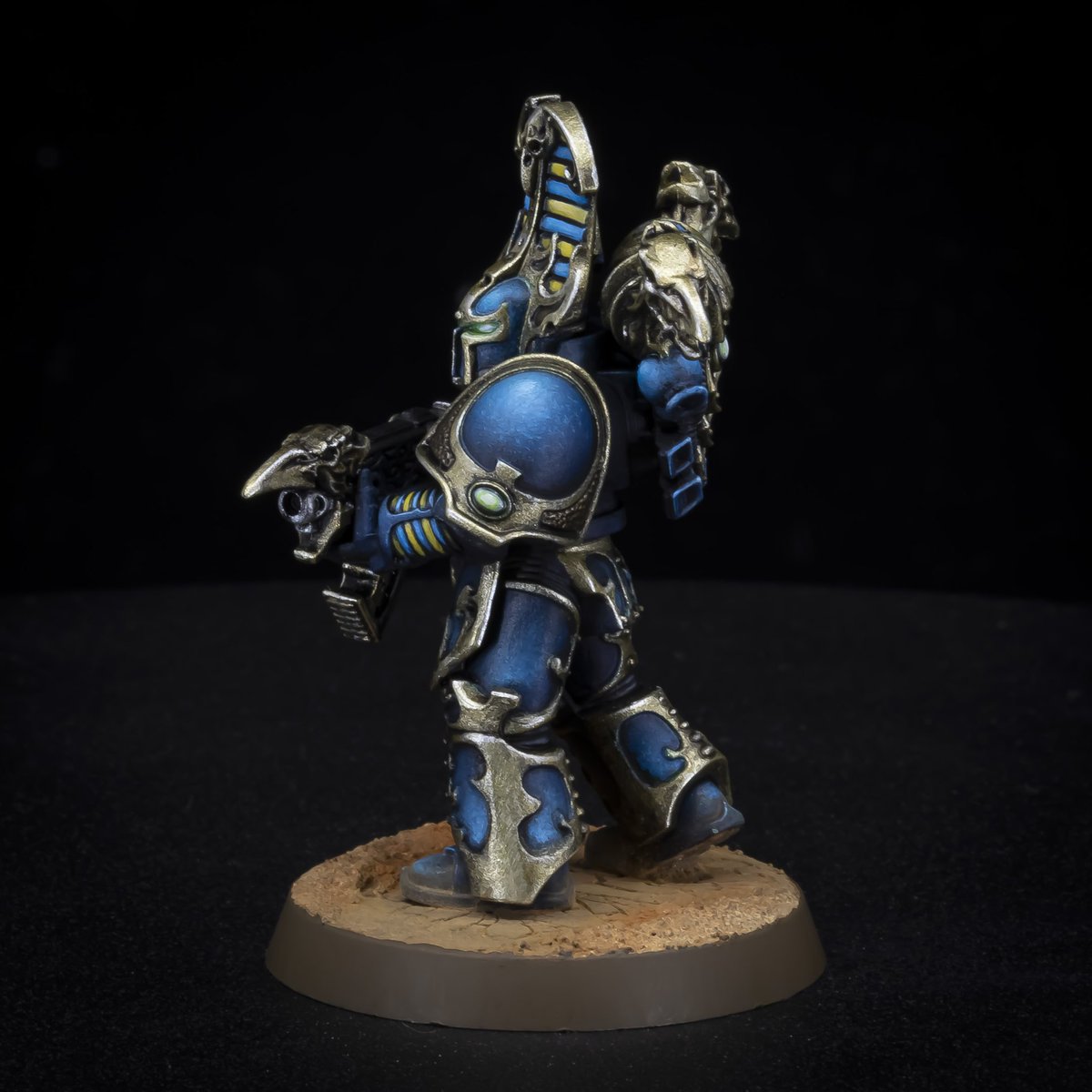 themightybrush's tweet photo. It’s been a long time coming, but I’ve finally finished the test model for my Thousand Sons scheme. This will form the basis for the tutorial, so I’d love to know what y’all think!
 
#thousandsons #thousandsons40k #chaosspacemarines #tzeentch #warhammer #warhammer40k #40k #wh40k https://t.co/yLt928qBWn