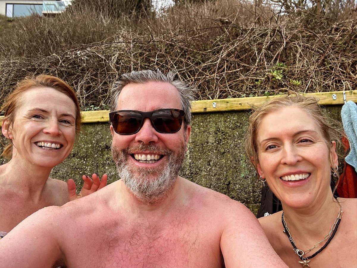 Swim 270/365…finishing the year in the sea with friends! #AYearInTheDrink #365Swims #31stDecember #NewYearsEve #7MinuteSwim #BalscaddenBay #Howth #73600mIn270Swims @outdoorswimming @VisitHowth_ @LoveFingalDub