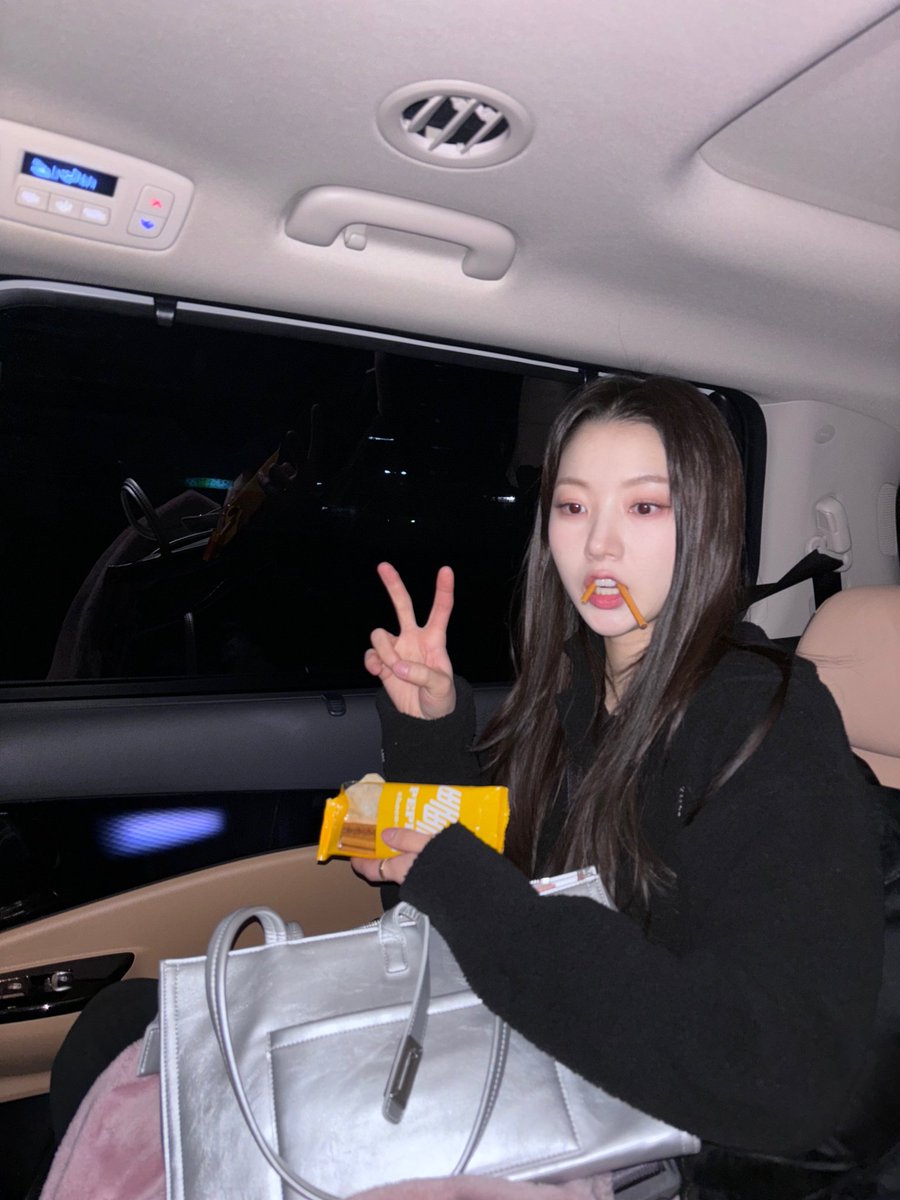 iMe_Dreamnote's tweet photo. 내년에도 과자 많이 먹어야지.. . 안녕 2023 페이지 내년에 만나 🖤 

#드림노트 #DreamNote #유아이 #YOUI https://t.co/XdnHBgkYIx