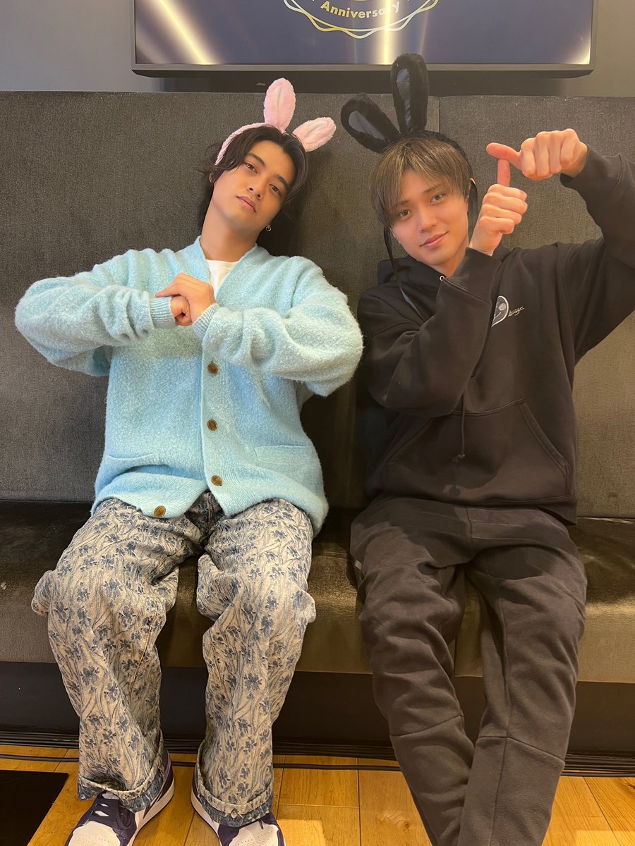 今年も一年大変お世話になりました！
最後は「としこす」ぴょん...!
23:30からまた会いましょう！

ページオープンしましぴょん！
👑online.familyclub.jp/s/jno/page/kp_…
　　　　　　＼　／
ⅠⅠⅠⅠⅠⅠⅠⅠⅠⅠⅠⅠⅠⅠⅠⅠⅠⅠⅠⅠ   ⬜︎○..zzzZZ  ⅠⅠⅠⅠⅠⅠⅠⅠⅠⅠⅠⅠⅠⅠ
　　　　　　／　＼