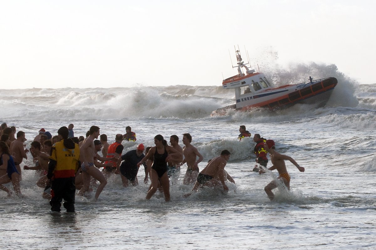 Nieuwjaarsduik Zandvoort aftrap jubileumjaar 200-jarig KNRM. Fris het nieuwe jaar beginnen kan weer op 1 januari 2024 om 14.00 uur bij de Nieuwjaarsduik in Zandvoort. Lees verder op: knrm.nl/nieuws/knrm-re…

#knrm200jaar #knrm #nieuwjaarsduik #Zandvoort #reddersopzee #Noordzee