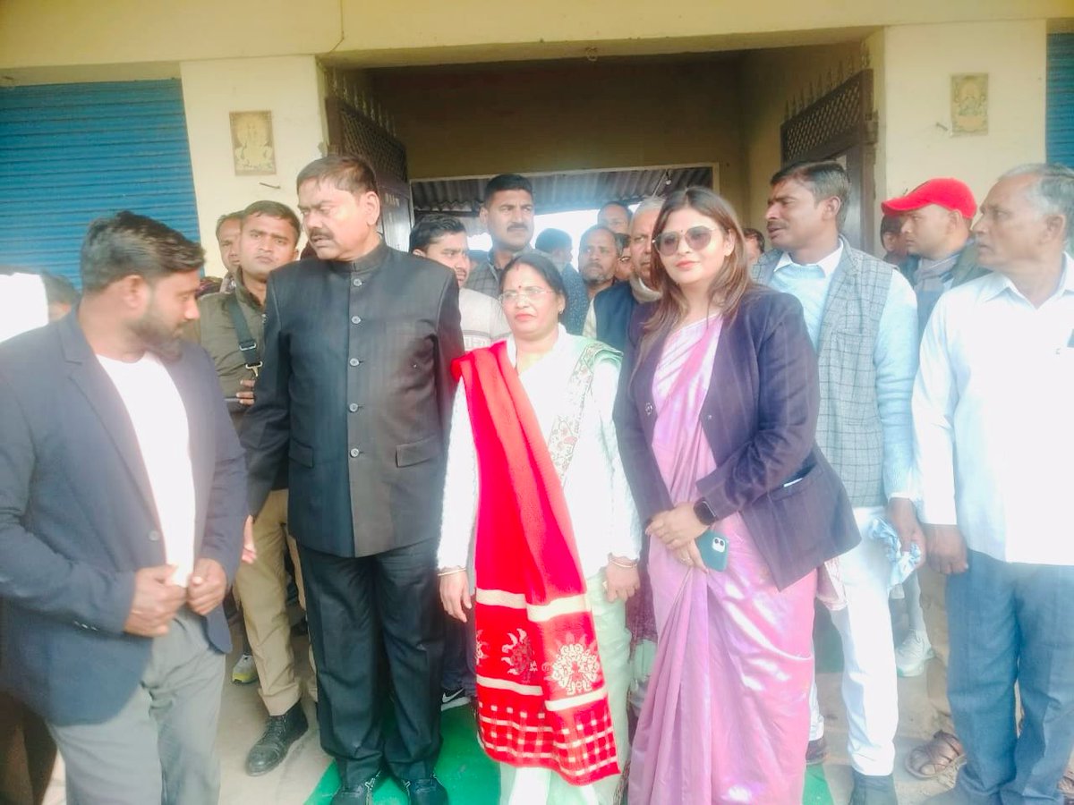 मंझनपुर ,राष्ट्रीय कार्यकारणी
<a href="/yadavakhilesh/">Akhilesh Yadav</a> <a href="/dimpleyadav/">Dimple Yadav</a> <a href="/juhiesingh/">Juhie Singh</a> <a href="/samajwadiparty/">Samajwadi Party</a>