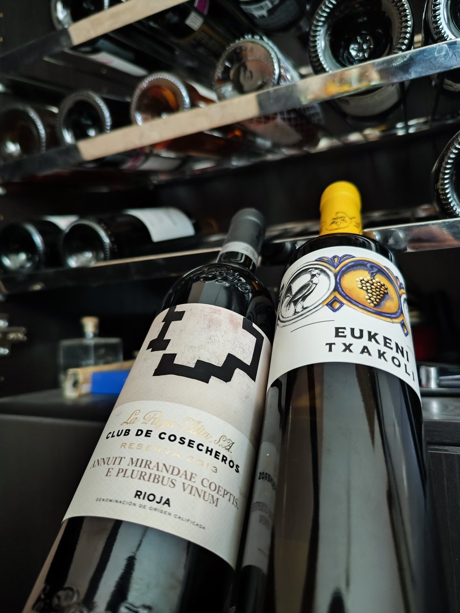 De alguna manera quería tener en la mesa de <a href="/AnadesGalicia/">Ánades Galicia</a>, para la cena de hoy, con nosotros, a <a href="/jmmirandaboto/">José María Miranda Boto</a> y <a href="/profesorFP/">Ricardo Fernández Guerra</a>, será así, con una botella de <a href="/LaRiojaAltaSA/">Bodega La Rioja Alta, S.A.</a> y un txakoli de <a href="/artomana/">Artomaña Txakolina</a>