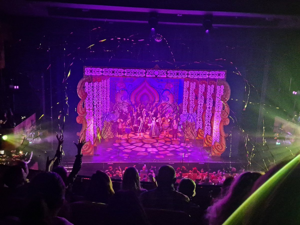 Another great panto this year @GroveTheatre! We loved watching Jack and the Beanstalk yesterday and our funny, talented friend @oliverscott87 was a star! Huge congrats to all involved! 🎭🌟