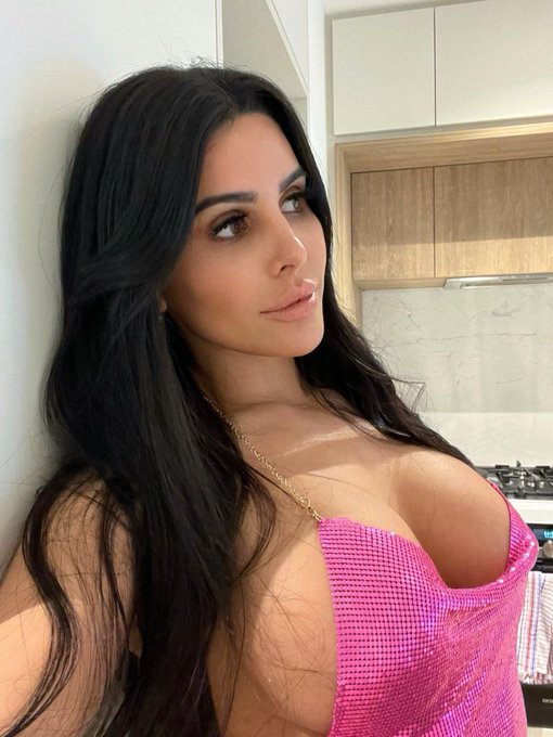 Happy New Year 🥳 https://t.co/Ec6ugdlj0l