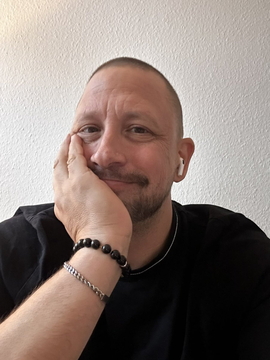 2023 war hart.. Ich möchte nicht darüber im Internet darüber reden, aber ich war schwer krank und es war knapp. Seit einer Woche gelte ich als geheilt. Heute kann ich es langsam anfangen zu spüren.

Ich wünsche uns allen ein frohes und gesundes Jahr 2024. 😘