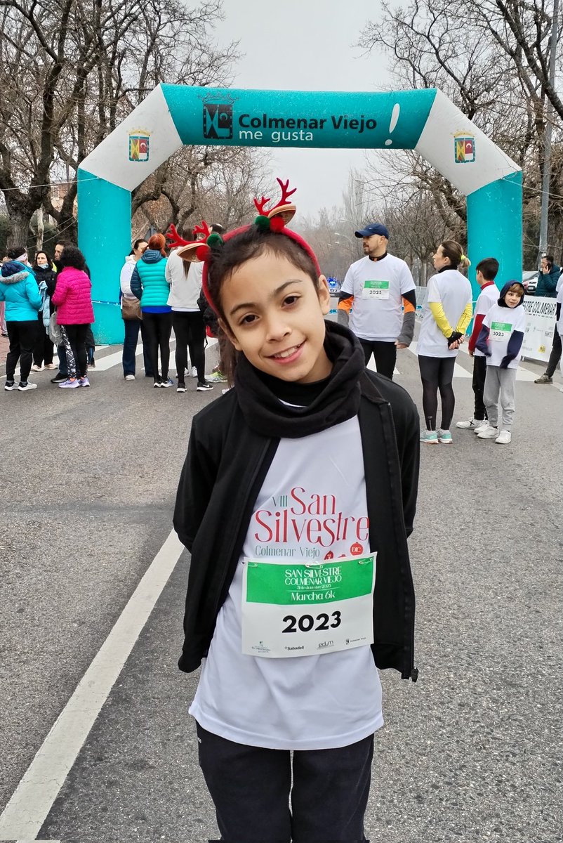 aricabello's tweet photo. Éste año si se pudo!.
No correr, porque la rodilla derecha no me da para eso. Pero se completaron los 6 km de la marcha en familia!. Gracias por apuntarte conmigo @ojdiaz
#SanSilvestre2023 #Marchapopular #ColmenarViejo https://t.co/MS2utcmDVn