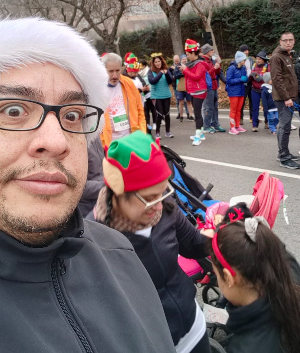 aricabello's tweet photo. Éste año si se pudo!.
No correr, porque la rodilla derecha no me da para eso. Pero se completaron los 6 km de la marcha en familia!. Gracias por apuntarte conmigo @ojdiaz
#SanSilvestre2023 #Marchapopular #ColmenarViejo https://t.co/MS2utcmDVn