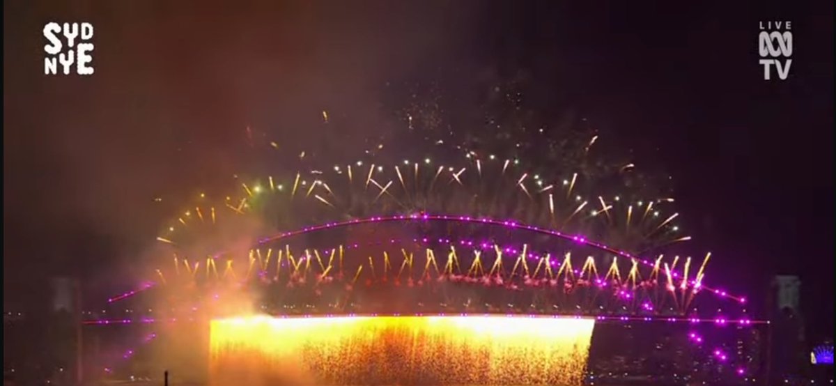 ItsMatthewJoyce's tweet photo. 🇦🇺 What a spectacular way to see in 2024! 

Sydney has yet again shown the world the way to ring in the new year!

Happy new year Sydney! 

#SydNYE #NYEABC https://t.co/zxChRg5s0l