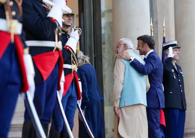 KanchanGupta's tweet photo. Prime Minister Modi with his good friend French President Emmanuel Macron during the Bastille Day celebrations in Paris.

#ModiMoment 17 https://t.co/w5NOIhhV1D