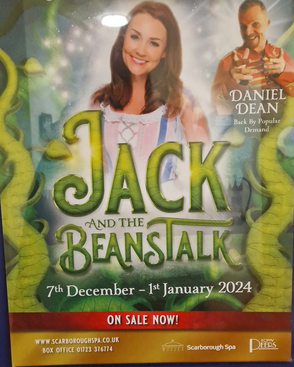 And the very last #ashrowxmasshowtour2023 of this year!

And it's a double-whammy #Ashrowian takeover for FRANK SIMMS and SARA NELSON! Rowan loved watching Frank as Fleshcreep and Sara as the Fairy in #jackandthebeanstalk @scarboroughspa 🦹‍♀️🧚‍♂️💜🦊

#proudagents #theatre #panto