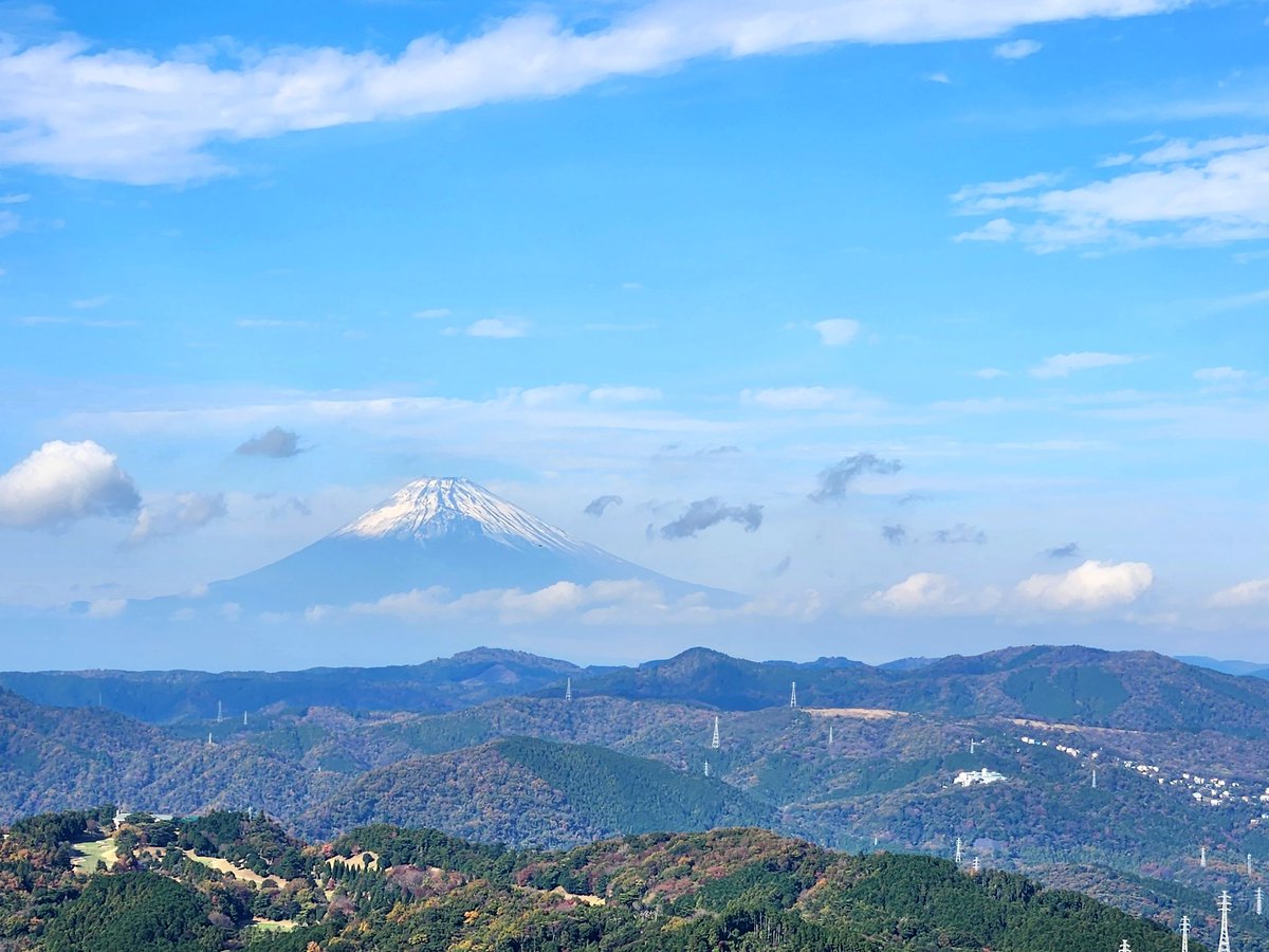 曲は出してないし
表ではなにも出来なかったけど
今までにないくらい充実した年だったな

でも今の時点で今年以上に充実するって確信できるくらいに予定が詰まってる来年が楽しみすぎる

みなさまよいお年を