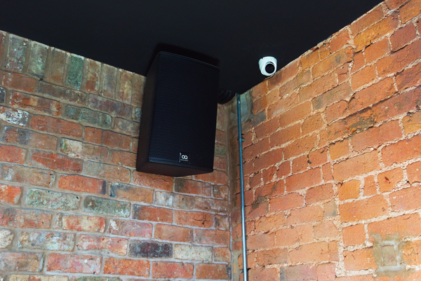 optimal_audio's tweet photo. Cuboid range shines at Georgia Browns

Read more via @inavate :  https://t.co/18DUXun3ss  

#installation #sound #audio #venuemanager #venuesound #weareoptimalaudio #hospitalitybusiness https://t.co/yOFEaJdtrZ