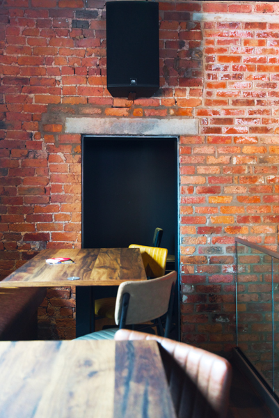 optimal_audio's tweet photo. Cuboid range shines at Georgia Browns

Read more via @inavate :  https://t.co/18DUXun3ss  

#installation #sound #audio #venuemanager #venuesound #weareoptimalaudio #hospitalitybusiness https://t.co/yOFEaJdtrZ