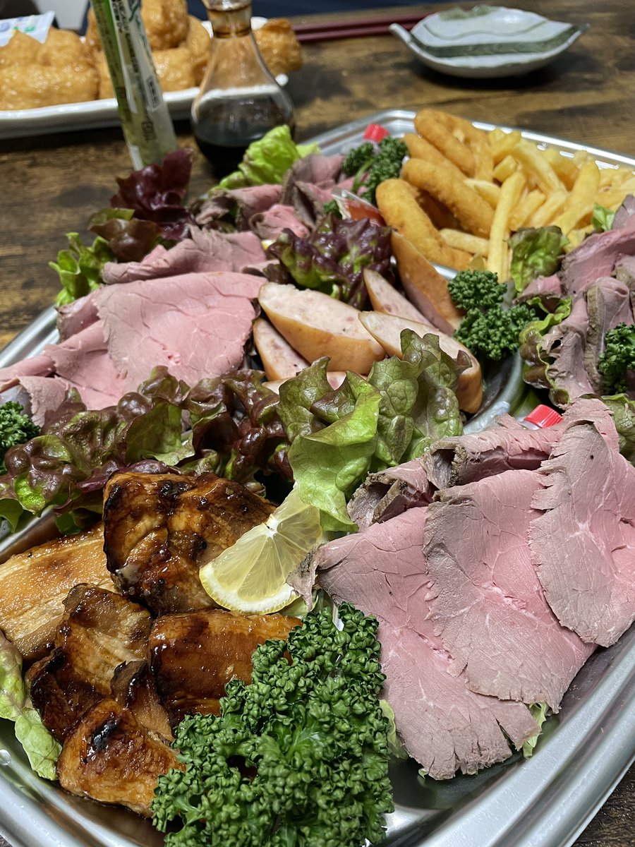 COVAnon's tweet photo. 喪中ですが、ローストビーフぐらい食べても良いですよね！！！！
美味いッ、
美味いぞぉぉぉおおぉぉお

#三島市 #beefriends https://t.co/POpr1rdOH3