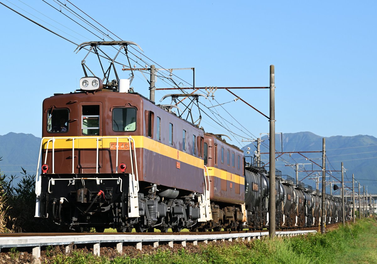 nory6437's tweet photo. 2023年も残りわずかとなりました。
年々減っていく被写体ですが、今年はED458の復帰、東武8111Fの野田線営業運転、南海の無塗装復刻化が嬉しかった1年でした。
撮影会や撮影地でお世話になった皆様、大変お世話になりありがとうございました！ https://t.co/OaVX89IkMn