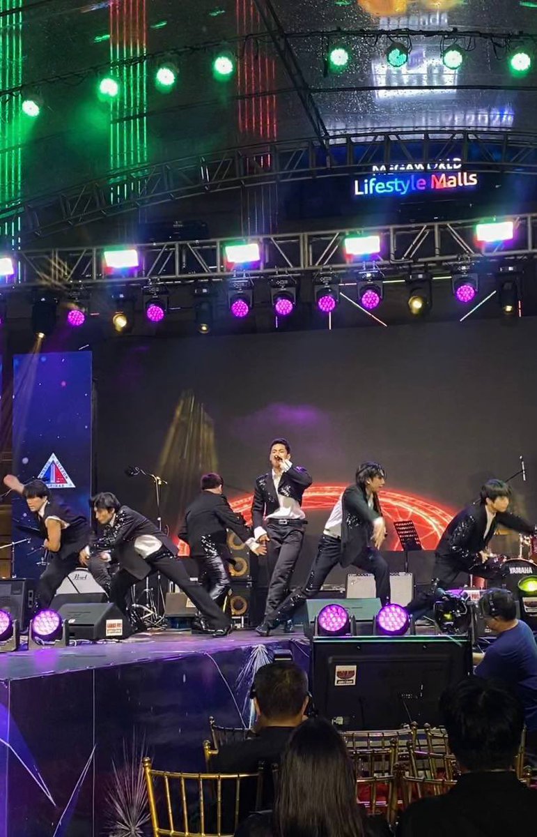 1st.One burning the stage of Eastwood New Year’s Countdown with their concert worthy performance🔥

1STONE AT EASTWOOD NYE 2024  
<a href="/1stoneOfficial/">1ST ONE</a> #1stOne #1stOneAtEastwoodNYE2024 #EastwoodNYE2024

📸  <a href="/mjjb_1/">Majoy🌭✨</a>