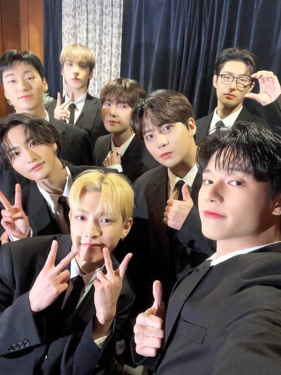 ATEEZofficial's tweet photo. [📷] ATEEZ(에이티즈) 2023 최후의 만찬 Behind Photo 
⠀
함께하는 날들이 어느덧 당연해진 지금
맛있는 음식을 먹고🍽
평소 말하지 않았던 마음들을 전하며
따뜻하게 보낸 2023 연말☺🎇
⠀
#ATEEZ #에이티즈 #최후의만찬 https://t.co/POShIht9mb