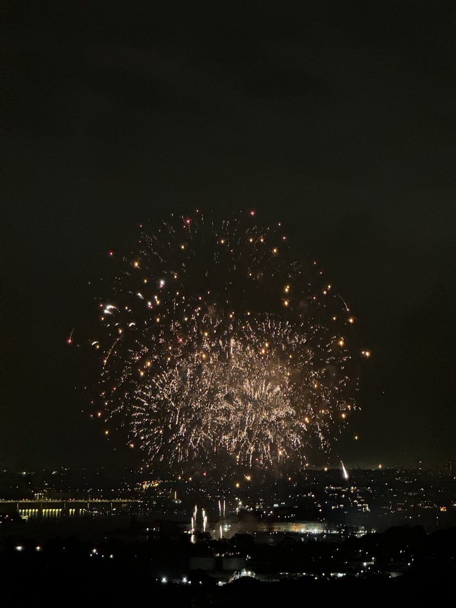 OrthopodReg's tweet photo. Happy New Year from #Sydney, #Australia

The view from our flat’s balcony isn’t shocking either

#HappyNewYear24 #HappyNewYear #NYE #NewYear2024 #medtwitter #orthotwitter https://t.co/gZLHKsCVRO
