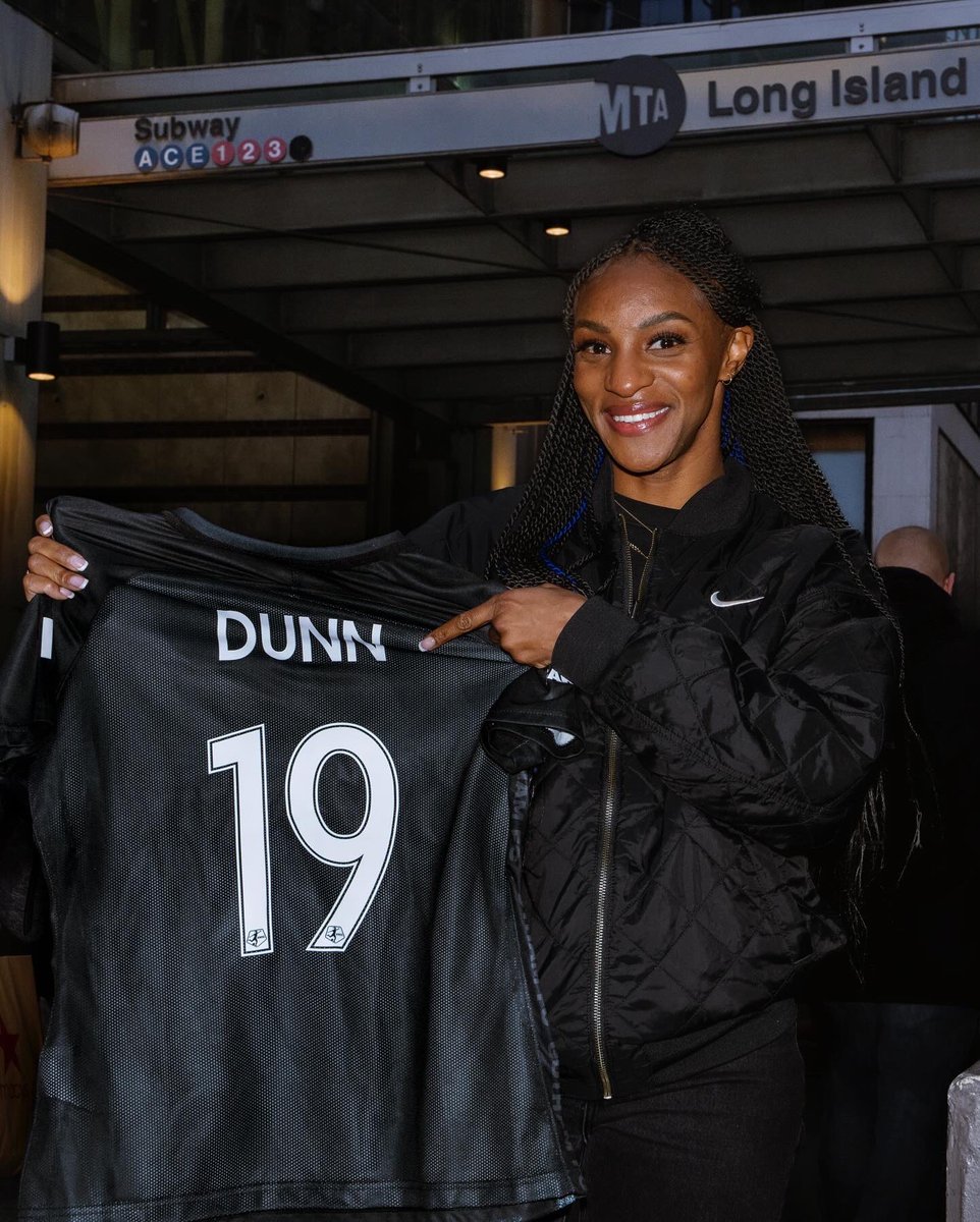 Crystal Dunn | Soubrier | tweet media