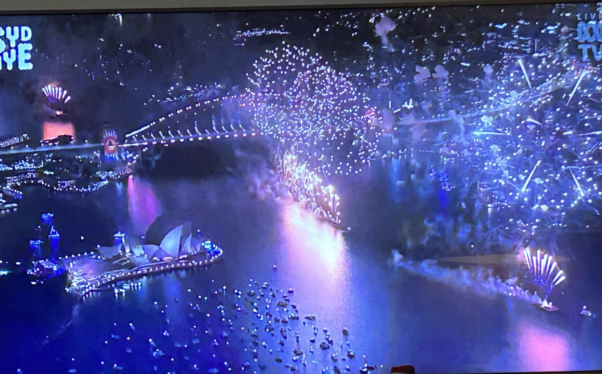 Happy New Year 🎈🎊🎆 safe and prosperous 2024 love Gabbie the Earper from Down Under 📫🇦🇺🏳️‍🌈🦘