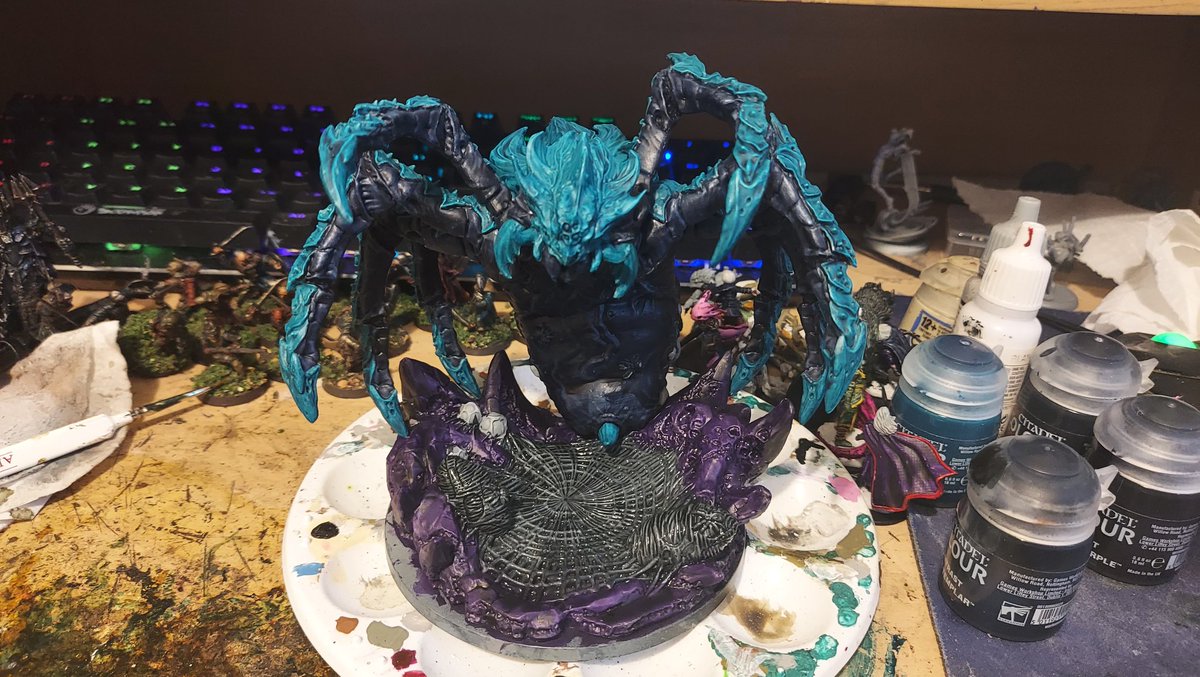 Blocking in some more of the colours on the spider tyrant. 
#WarhammerCommunity #steamforgegames #epicencounters #dungeonsanddragons #DnD #miniaturepainting