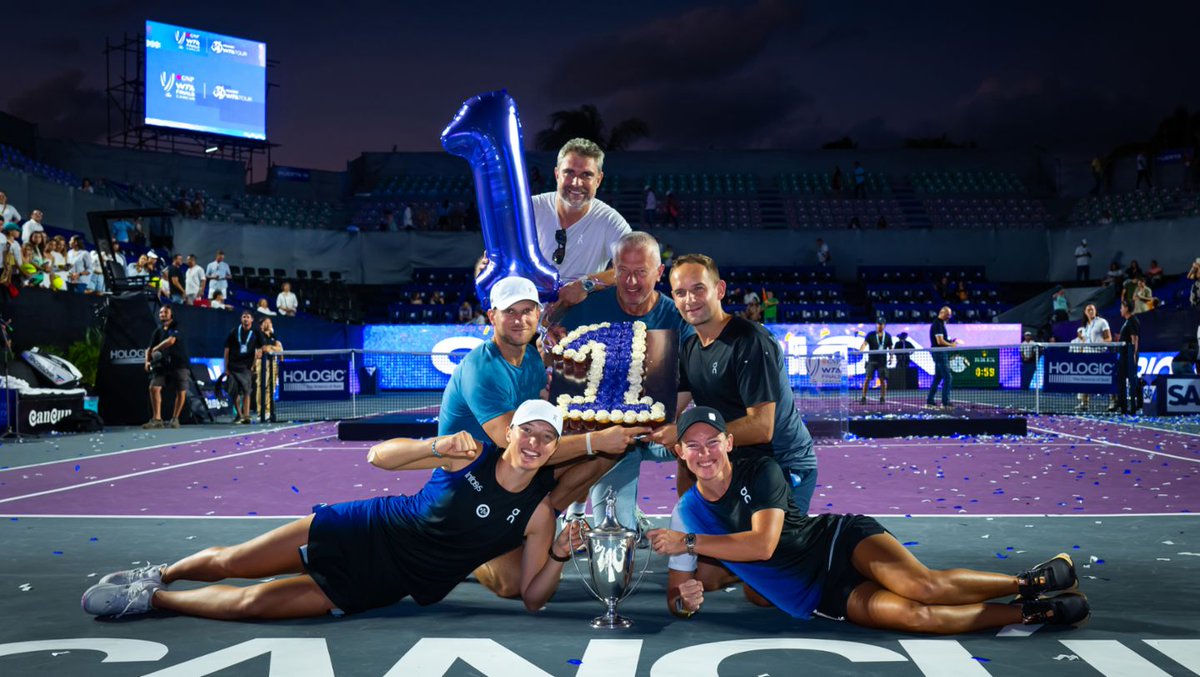 SwiatekOOC's tweet image. I wanted to share my best wishes for #teamSwiatek, I hope you have a great year full of health and moments like this. See you in a few hours 😉 @iga_swiatek @abramowiczd @MRyszczuk #Tomasz