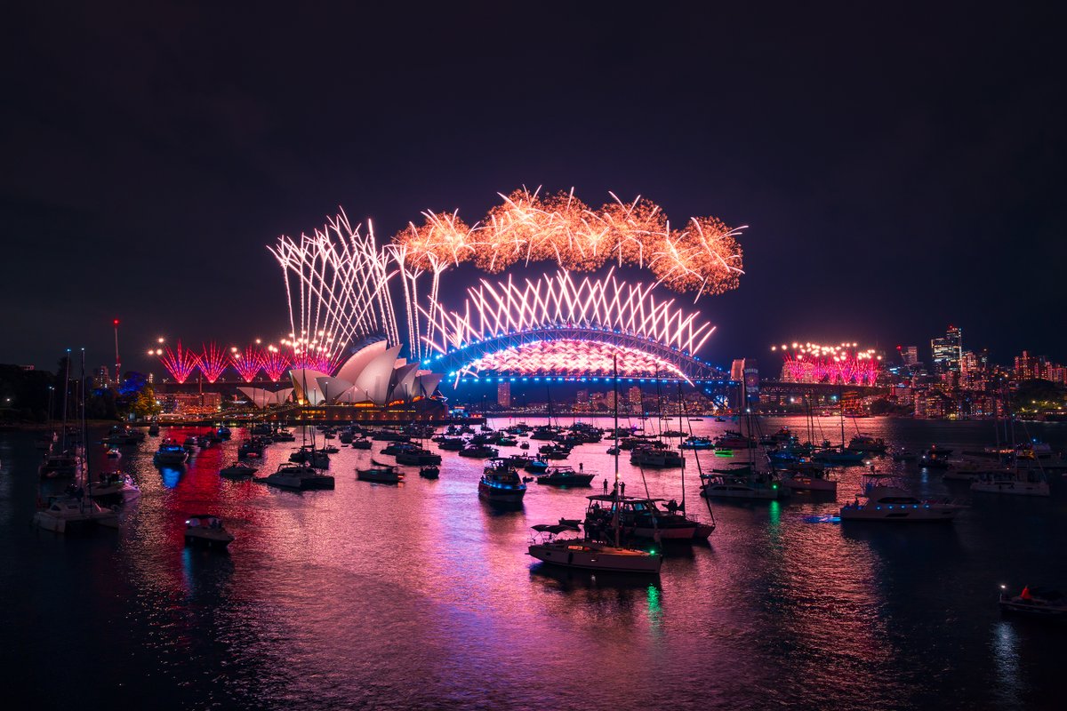 Happy New Year from Sydney! #SydNYE #feelnewsydney 📷: IG/_DanielTran_ x @cityofsydney