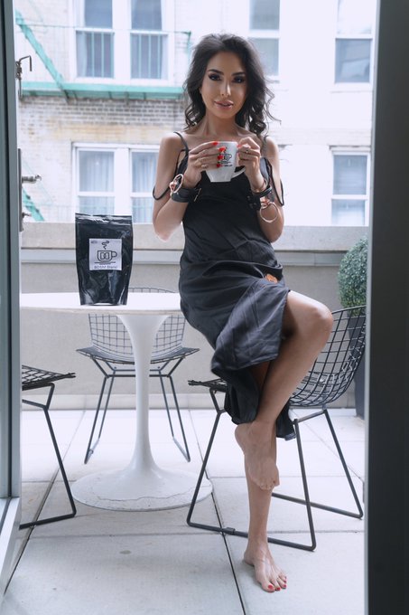 Want some? 😏 https://t.co/Jt1GYQLXIQ https://t.co/IpYK5PFUjU