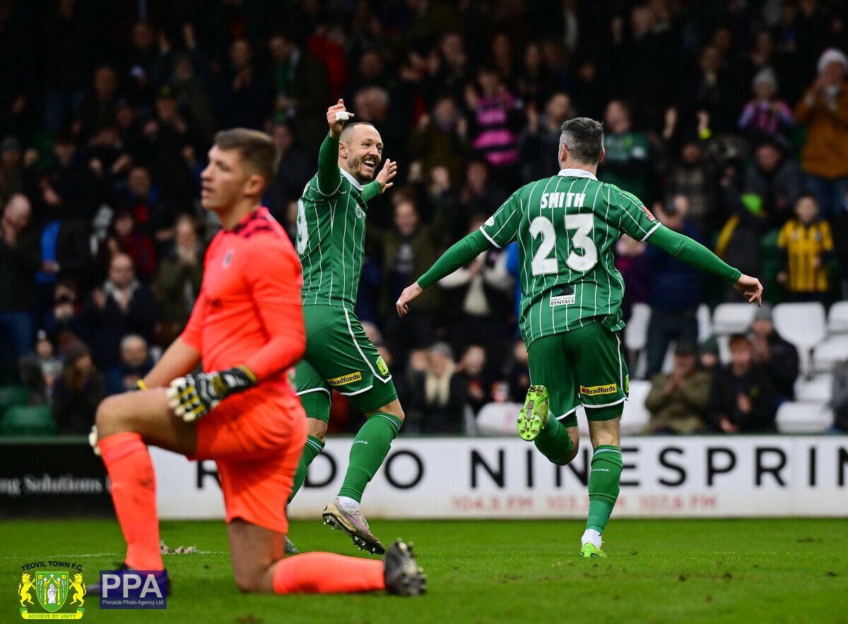 YTFC's tweet photo. Top of the league ✅
Record winning streak ✅
Record league attendance ✅
Thousands raised for charity ✅

It wasn’t an ideal start to 2023 but we’ve finished it in some style. 

#YTFC 💚 https://t.co/886qa4cAMW