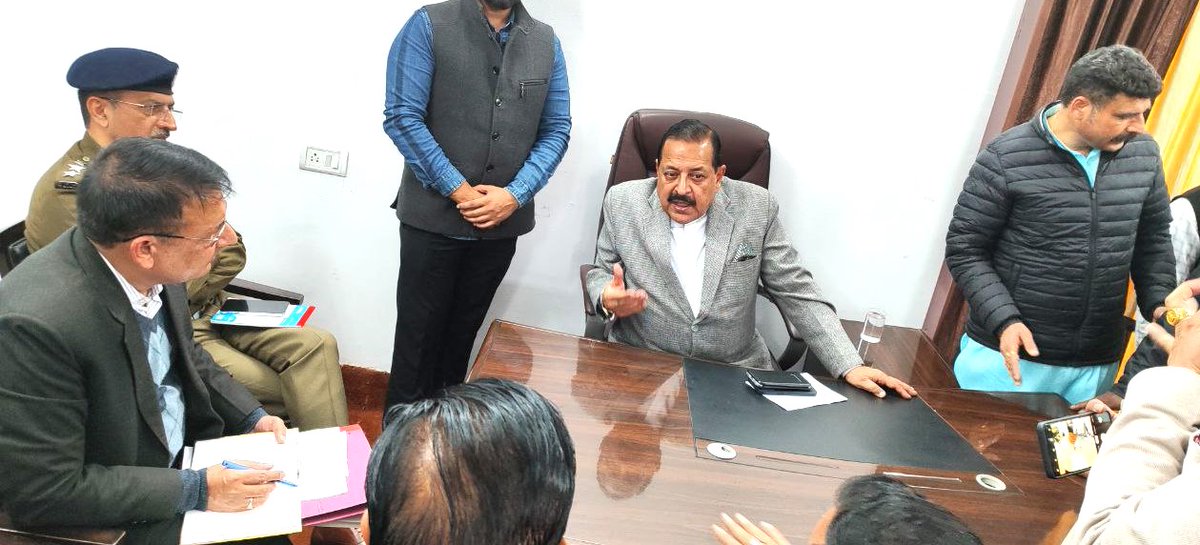 DrJitendraSingh's tweet photo. #Udhampur district meeting with senior civil and administrative officers as well as PRIs.Udhampur among first 3 districts of India in Central PMGSY road projects and among the first to achieve near 100% saturation in #ViksitBharatSankalpYatra schemes. https://t.co/4E7fBt0y9w