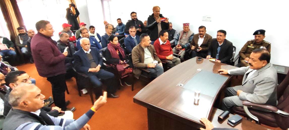DrJitendraSingh's tweet photo. #Udhampur district meeting with senior civil and administrative officers as well as PRIs.Udhampur among first 3 districts of India in Central PMGSY road projects and among the first to achieve near 100% saturation in #ViksitBharatSankalpYatra schemes. https://t.co/4E7fBt0y9w