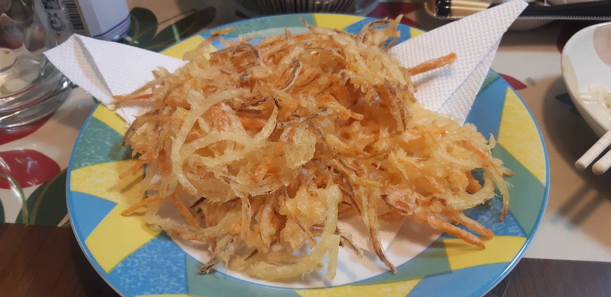 1212reia810's tweet photo. 今年最後の #夕飯🍴義母の餃子🥟&amp;煮物&amp;きんぴら&amp;卵マカロニサラダ&amp;お刺身盛り&amp;オードブルetc...天ぷら&amp;年越し蕎麦🥢今年も残りわずか...✨皆様...今年も仲良くして下さり本当にありがとうございました❣️たくさんの素敵なご縁に感謝です🤗来年もどうぞよろしくお願いします～🙏良いお年をお迎え下さい🍀 https://t.co/FfNHDAfyU2