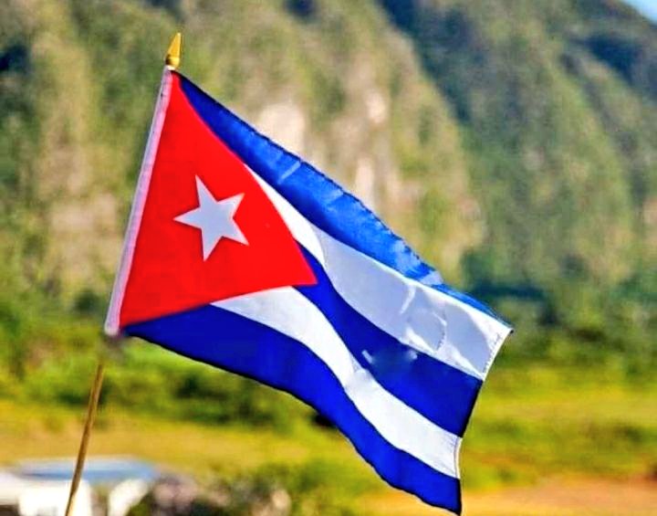 EduardoLopezL65's tweet photo. VIVA EL TRIUNFO DE LA REVOLUCIÓN Y SU 65 ANIVERSARIO. #FidelPorSiempre
#EstaEsLaRevolución 
@DiazCanelB @DrRobertoMOjeda @PartidoPCC @EVilluendasC @AlmaguerPerdomo @MaraEmilia72551 @MaryCarmenPupo1 https://t.co/1Db99MvtT3