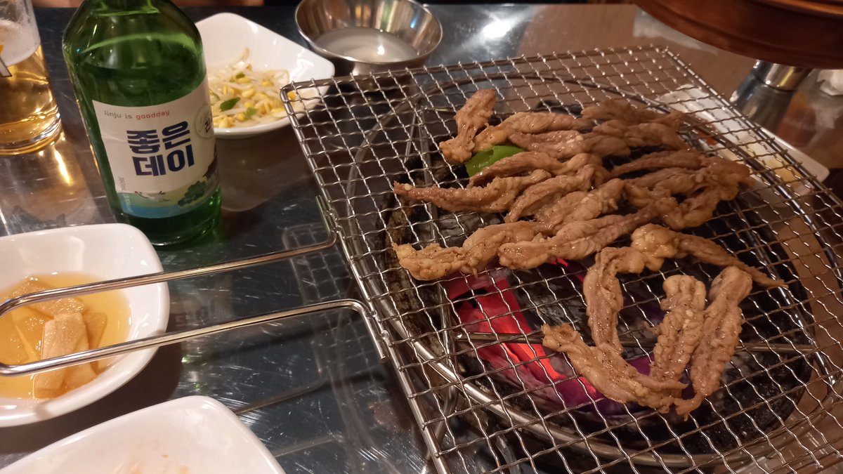 나 진주 왔다~~
내일 사천. 가서 해 뜨는거나 봐야짐..

일단 오늘은  하대동. 닭목살. ㅋㅋ