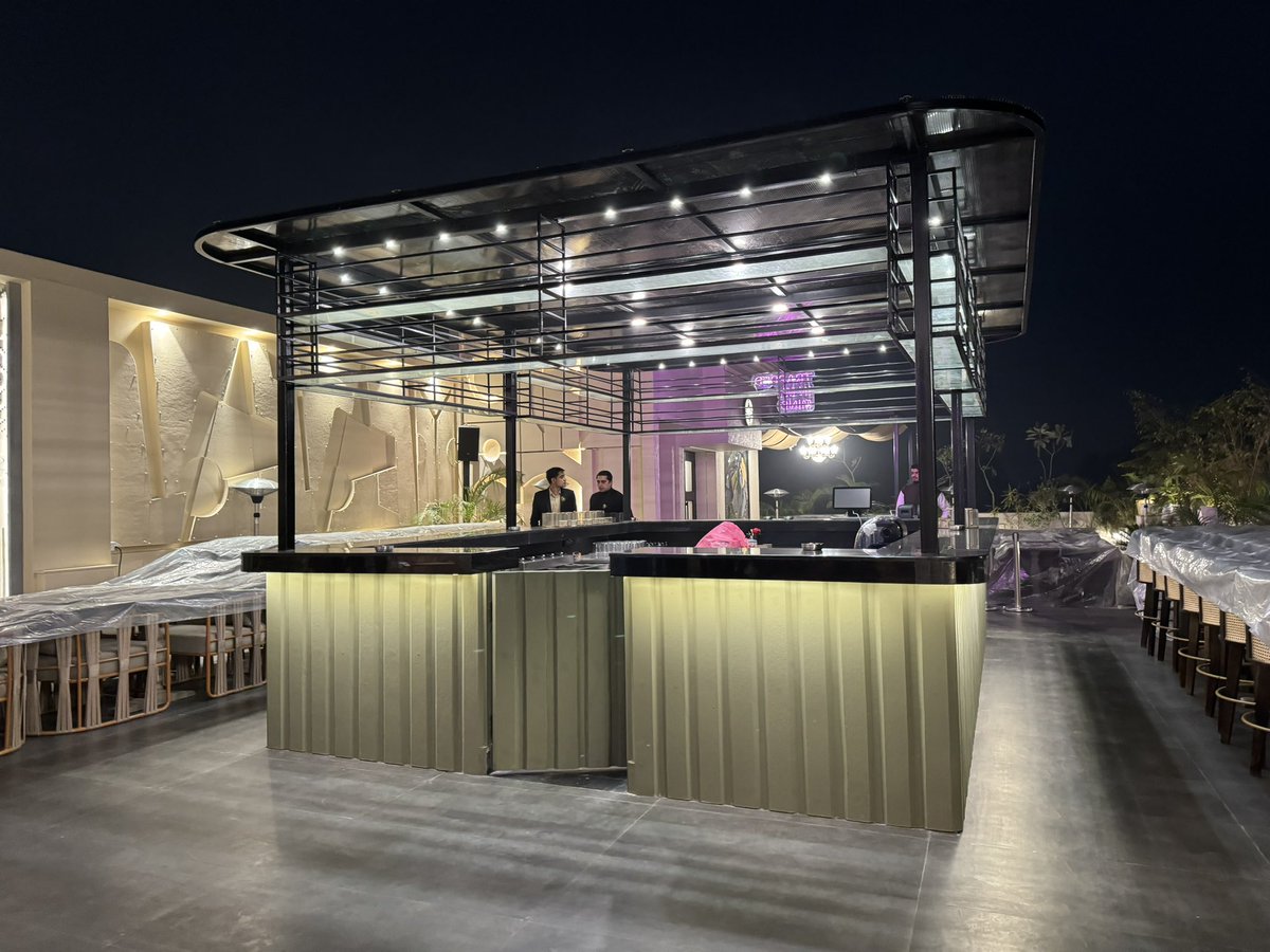 SouLSteer's tweet image. #VYB Cafe, Bar, Rooftop &amp;amp; Kitchen opened at ASG Tower, Govindpuri, Near Silver Estate #Gwalior. For bookings, +91 95221 16222.