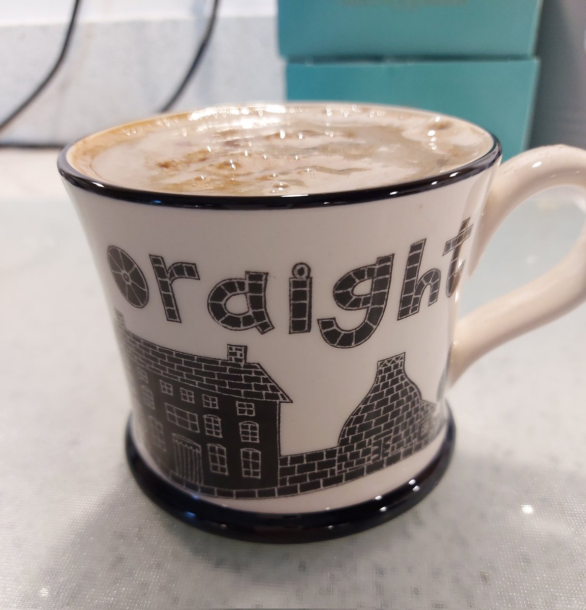 #CoffeeTime #StokiePots #MoorlandPottery #Potteries #MugShot #PotteriesDialect Ay up, ow at, oraight 🤣 ❤️ it.