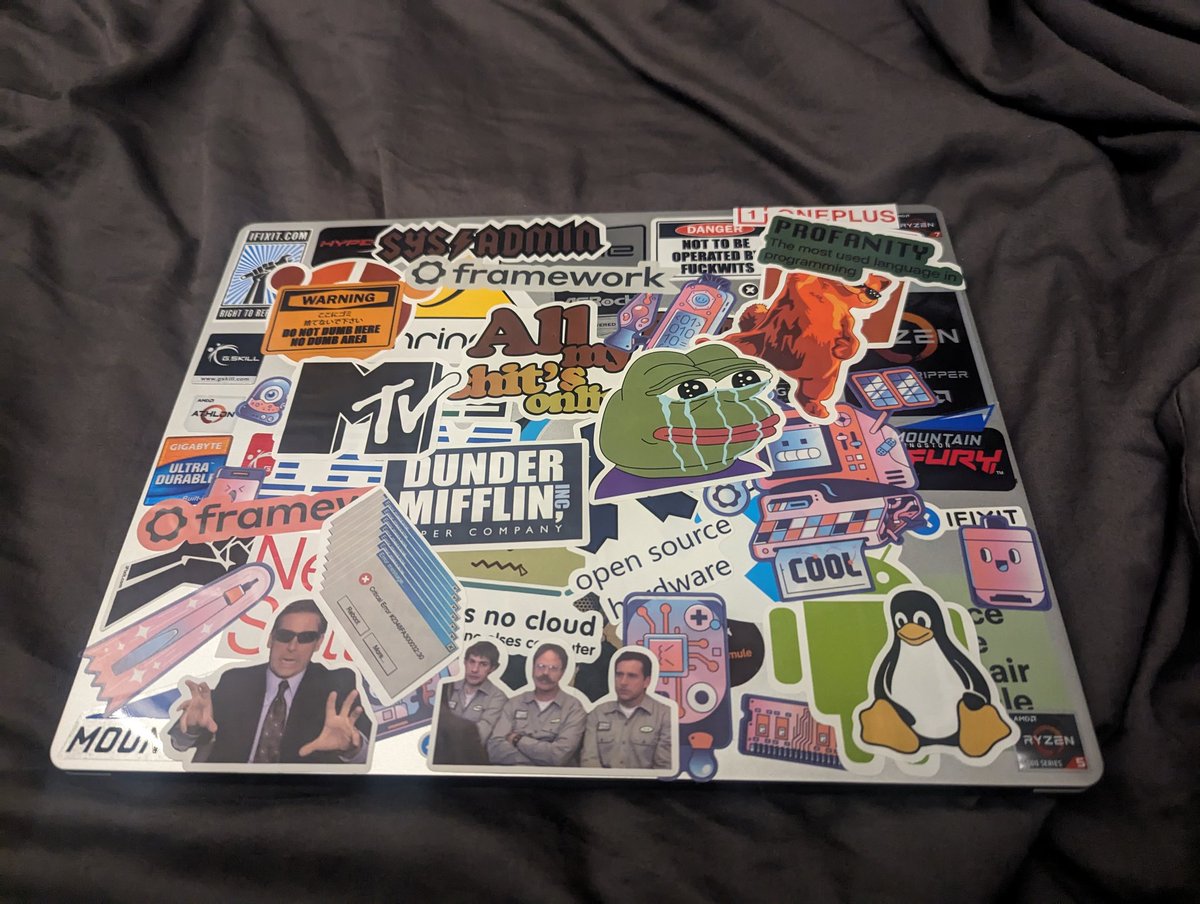 I finally decided to stickerbomb my <a href="/FrameworkPuter/">Framework</a> and i think it looks stupid and i love it

Can you find all the stickers?