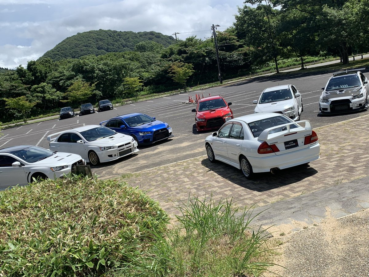 EVOX10004's tweet photo. 2023年、皆様ありがとうございました！

来年エボは弄りではなく維持りに努めてまいります。
あと、会津オフもまた開きたいと思ってます🙆‍♂️

仲良くして頂いてる方々家族共々2024年もよろしくお願いします🙇‍♂️ https://t.co/y6I4vP0t7X