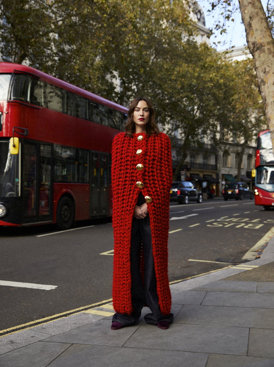 Alexa Chung in LOEWE Spring Summer 2024 Harper's Bazaar Spain. Photography  Josh Shinner Fashion Editor Claudia Laukamp #LOEWE, image size:896x1200