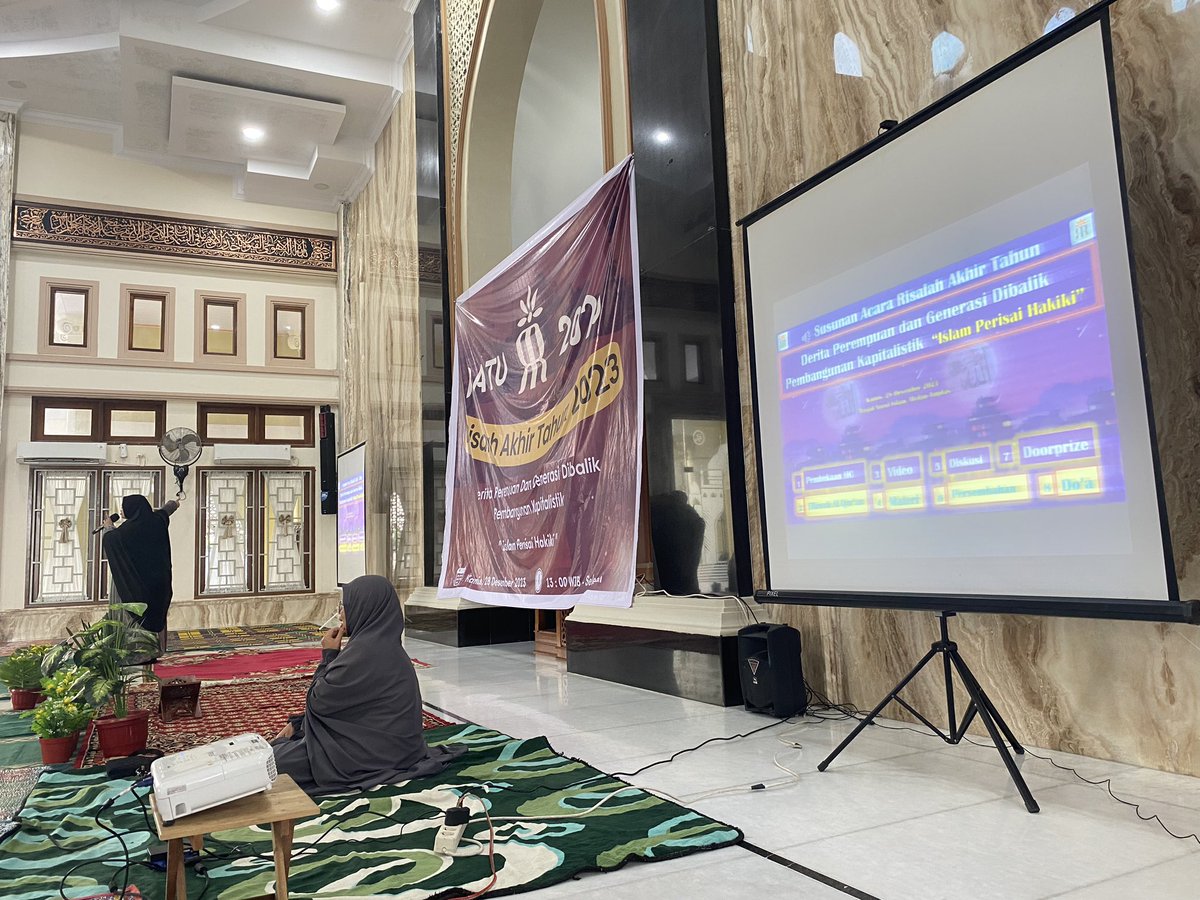 avcdo__'s tweet photo. Umur tak menggentarkan semangat untuk memperjuangkan dakwah
Mari lawan kapitalisme dengan membongkar segala kebusukannya
#RisalahAkhirTahun2023
#KapitalismeSengsarakanUmat
#KhilafahPerisaiHakiki
#IslamSolusi
#KhilafahPerisaiHakiki https://t.co/19FQBZ3916