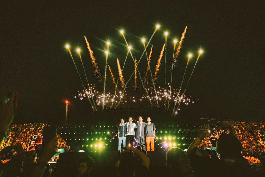 CaroMarioni_'s tweet photo. Salud a todo el Piberio Bionico que esta despidiendo un 2023 donde volvió la banda más importante de su vida y pudo disfrutarlos en vivo ❤️‍🩹��� https://t.co/SKSNGSJVWf