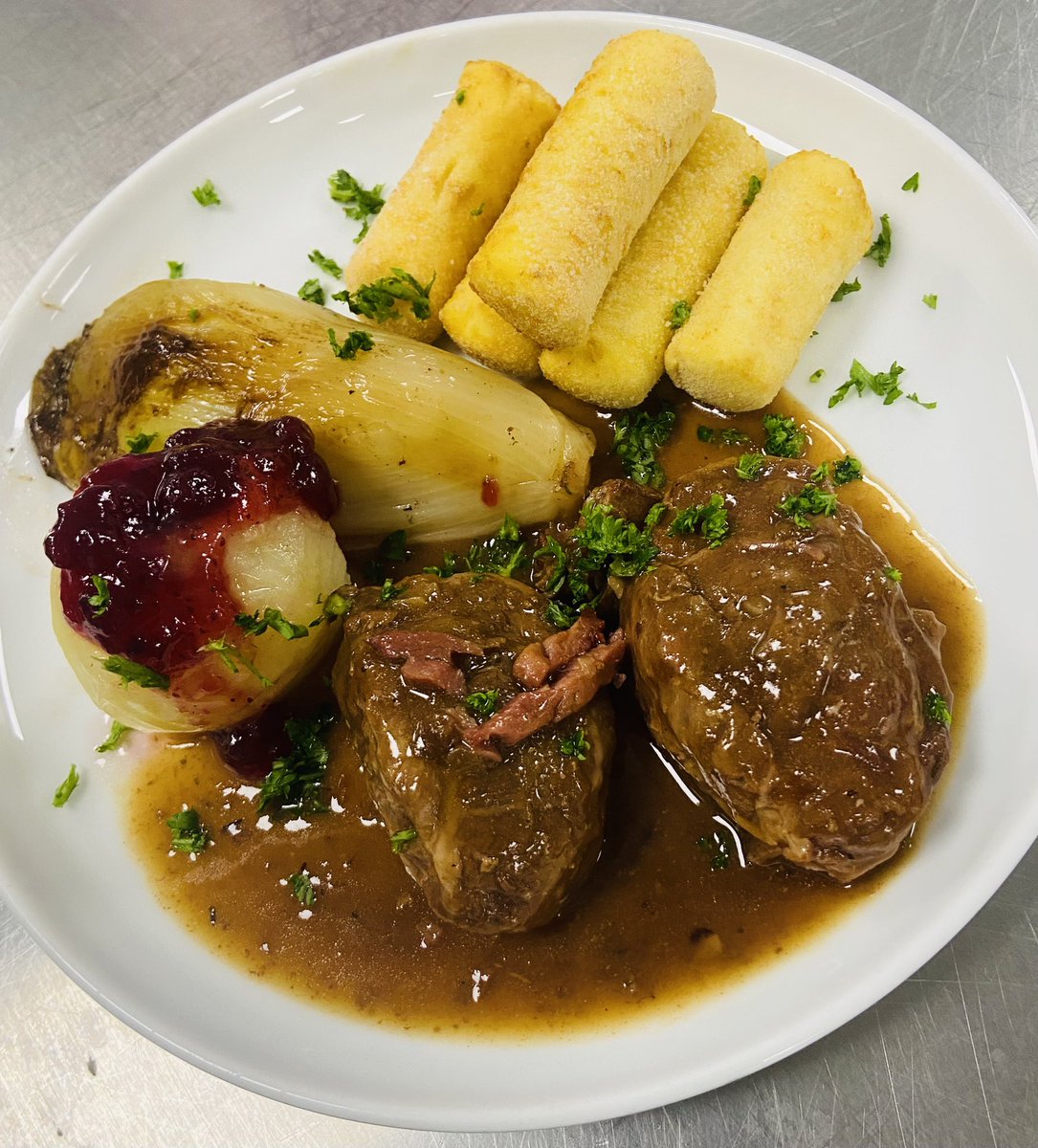 hoornick_van's tweet photo. #oudejaar#oudejaar#ziekenhuis#az-delta
Feestmenu - patiënten - personeel https://t.co/o1Ti168BpN