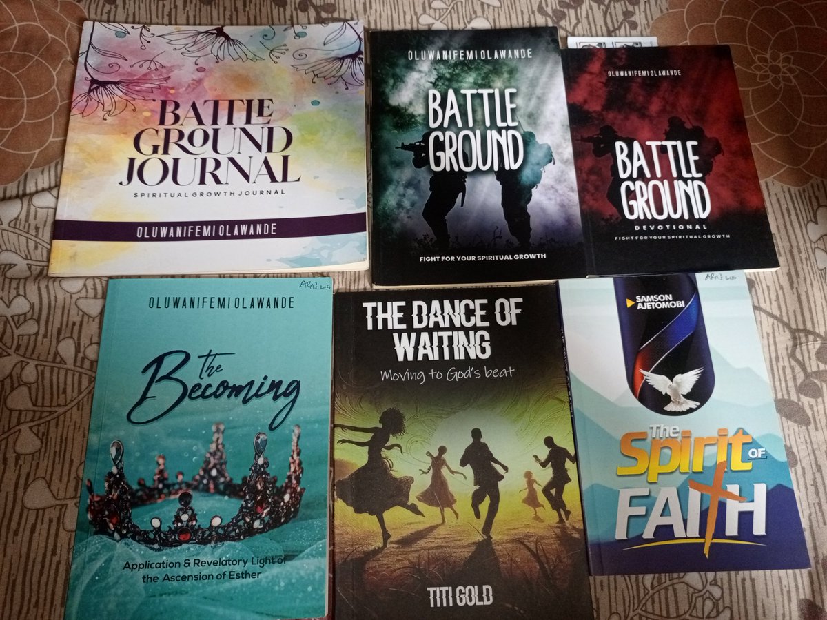 AARAOLU's tweet photo. I got myself these books from #ymr #TheRain .
Setting my 2024 Right with God.
Add reading of books to your new year resolution👌.
#pdaniel
#pmoo https://t.co/Xs8fnwUoSE