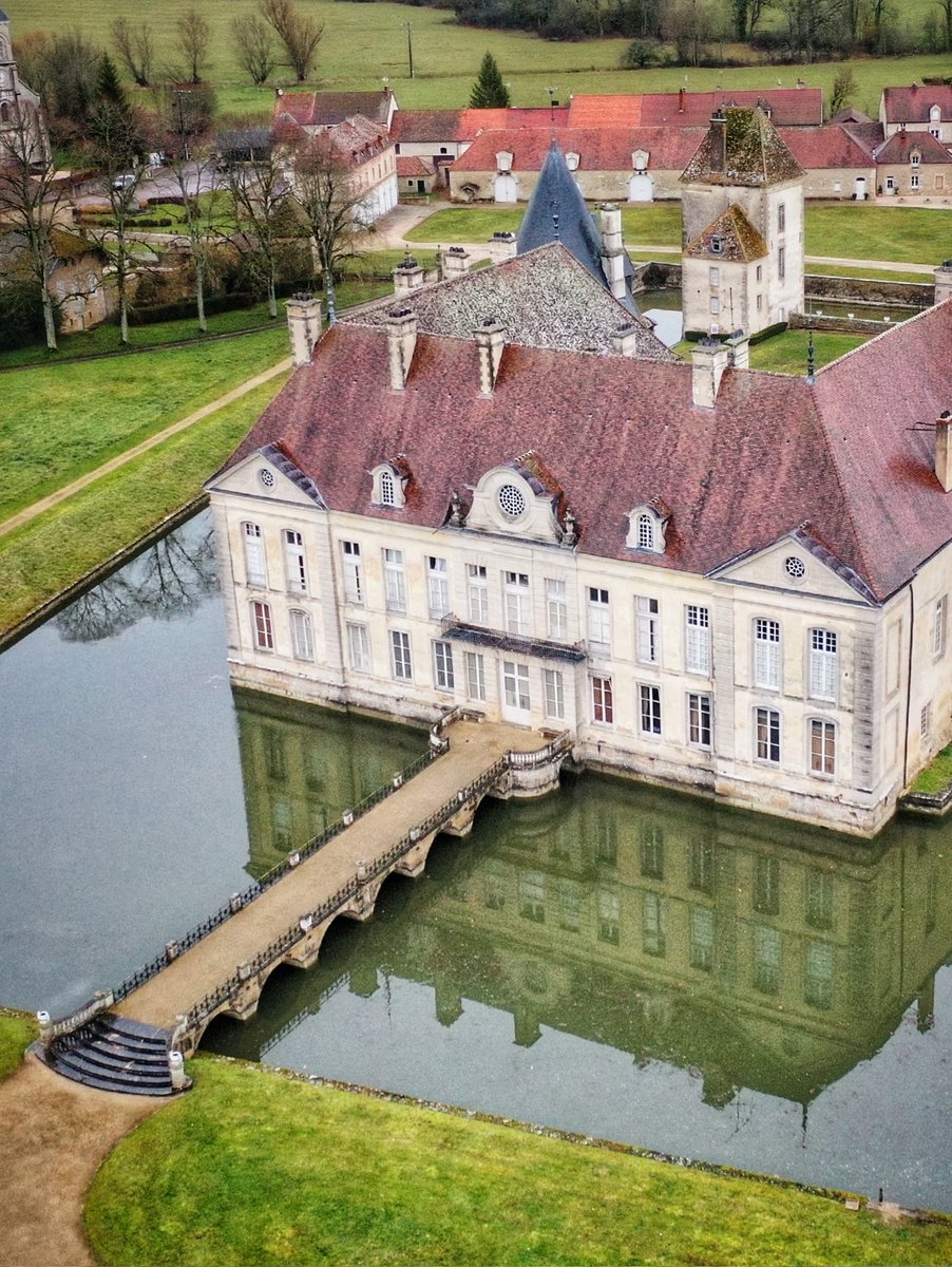 🔴 𝗖'𝗘́𝗧𝗔𝗜𝗧 𝟮𝟬𝟮𝟯 🏰 | Nous vivons déjà les dernières heures de 2023, année durant laquelle nous avons pris un grand plaisir à partager le château avec vous, chers visiteurs ! ☺️ Profitez bien de cette soirée festive et... rendez-vous l'année prochaine ! 🤭 #BonneAnnee